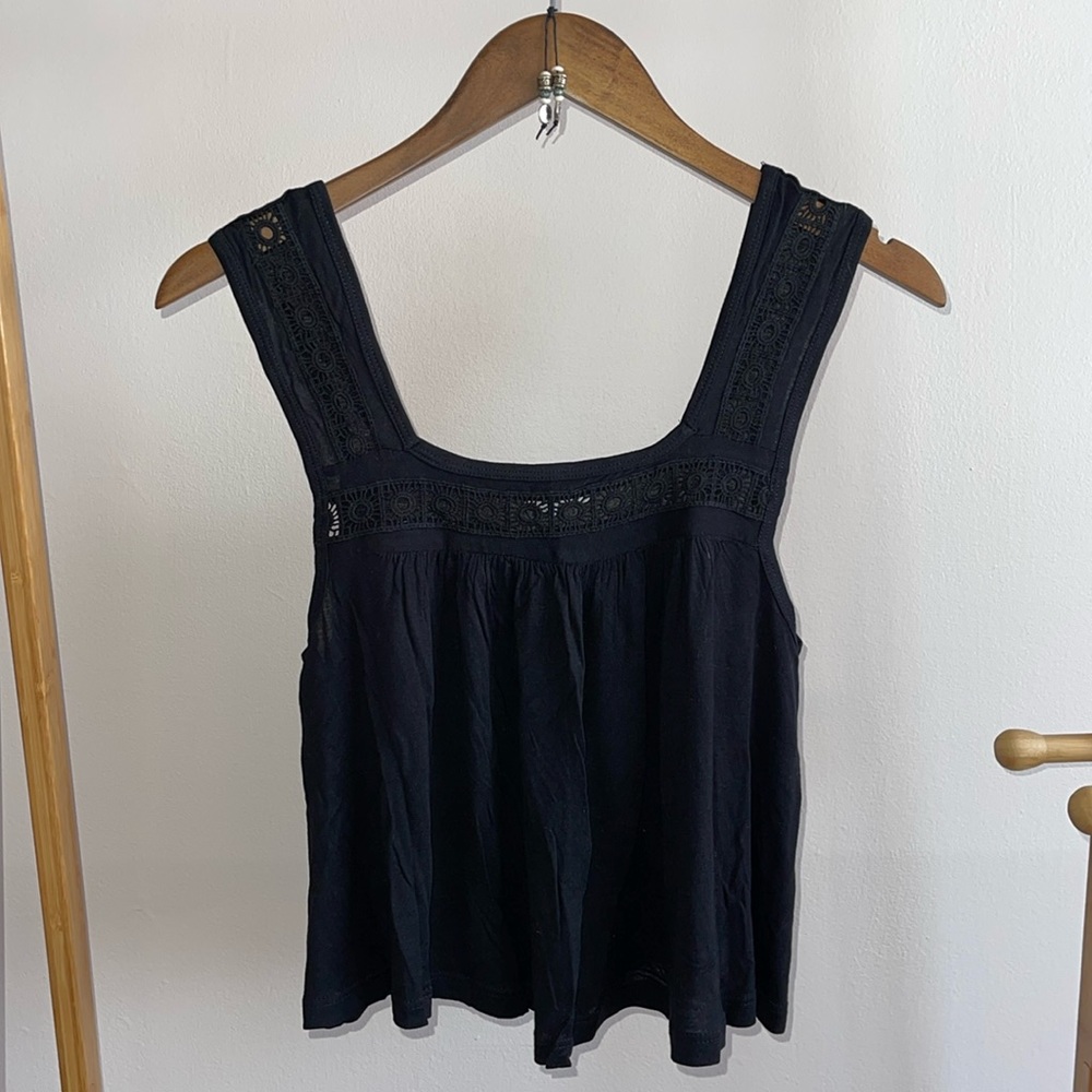 Flowy Cropped Tank With Eyelit Details | O’Neill